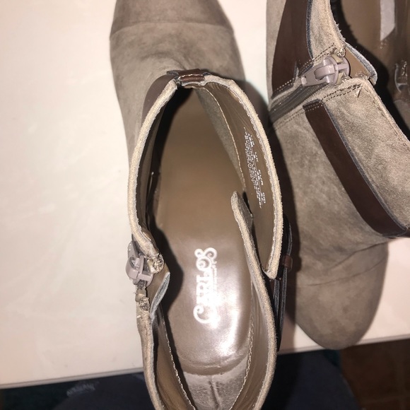 Brown bootie - Picture 2 of 5